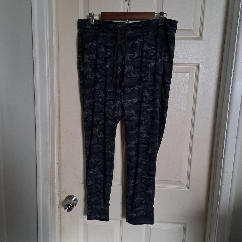 Reebok camouflage night pants size XL